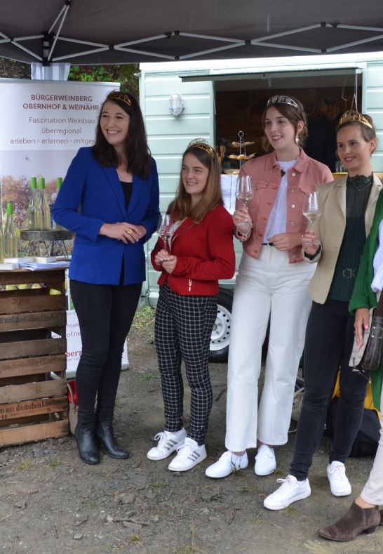 2021- Deutsche Weinhoheiten mit Marie Dillenburger und Kristina Haxel | © Mittelrhein-Wein e. V.