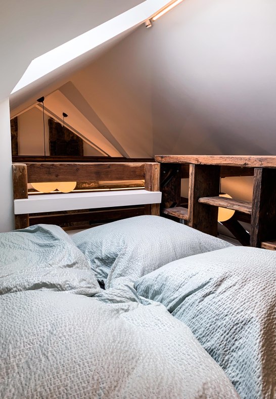 Loft, Doppelbett auf Empore | © Greive
