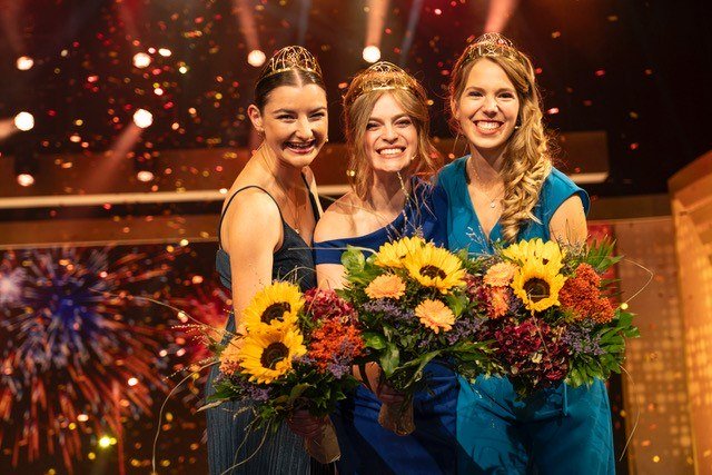 Deutsche Weinhoheiten 2024-25 (v.l.: Katharina Gräff, Charlotte Weihl, Julia Lambrich) | © DWI