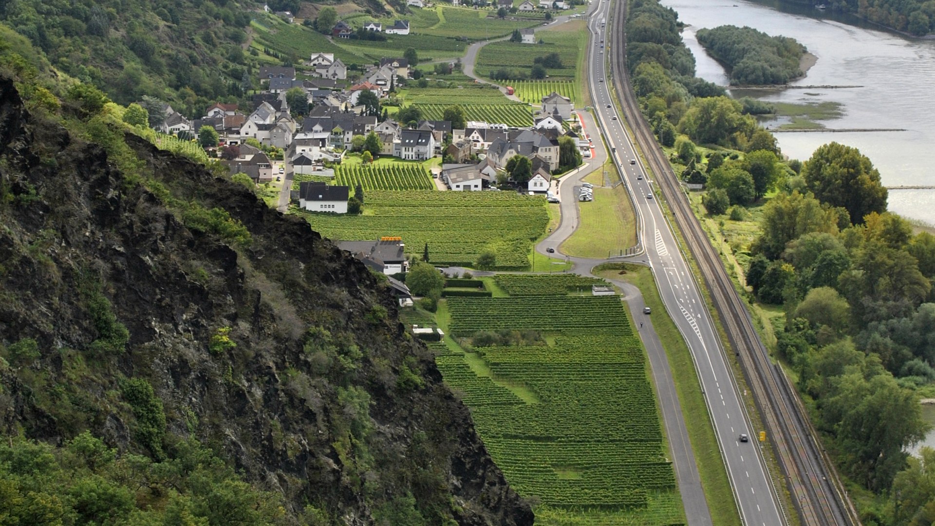 Hammerstein from Rheinbrohler Ley | © Máel Milscothach [CC BY-SA 4.0 (https://creativecommons.org/licenses/by-sa/4.0)]