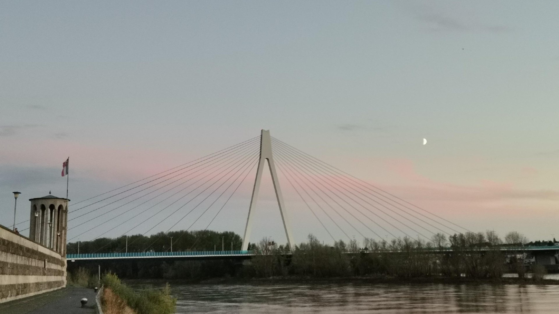 Pegelturm und Rheinbrücke | © Rämer