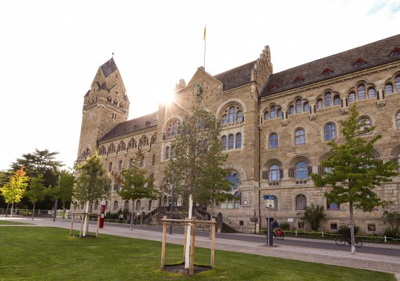 Preußisches Regierungsgebäude Konrad Adenauer Ufer | © Koblenz-Touristik Gmbh / Johannes Bruchhof