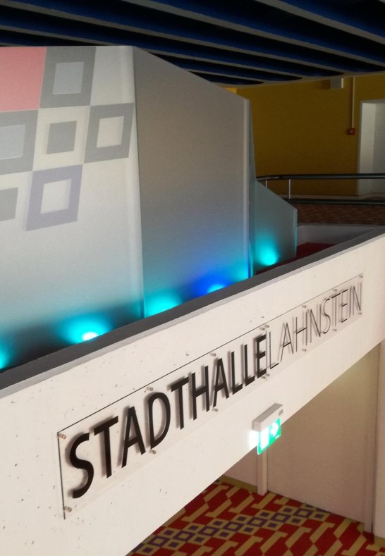 Stadthalle Lahnstein Logoskulptur | © Stadthalle Lahnstein